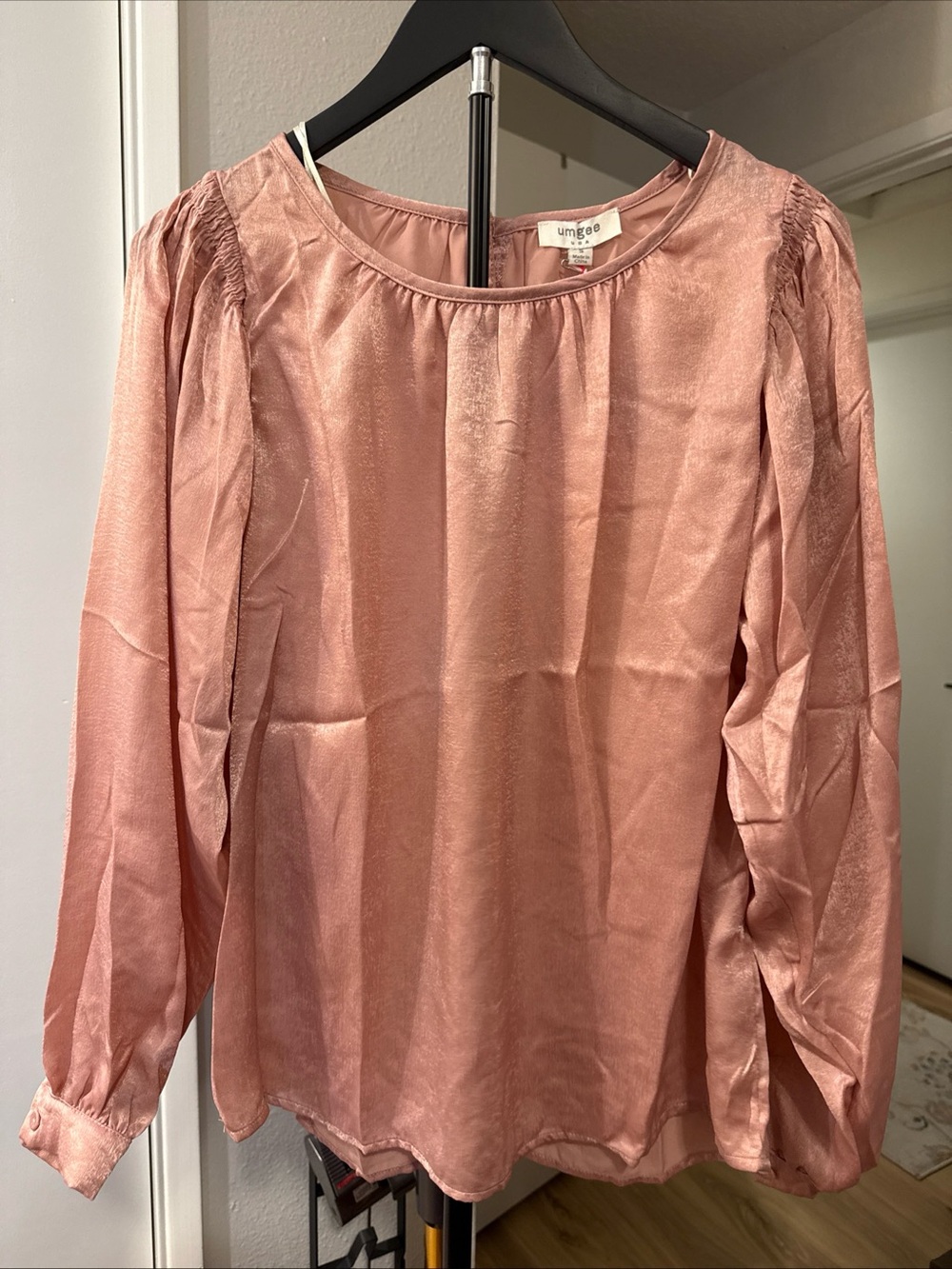 Umgee Women's Pink Satin Long Sleeve Blouse Size S NWT